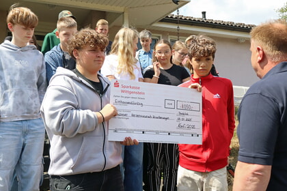 Jugendliche spenden 1050 Euro für Laaspher Malteser